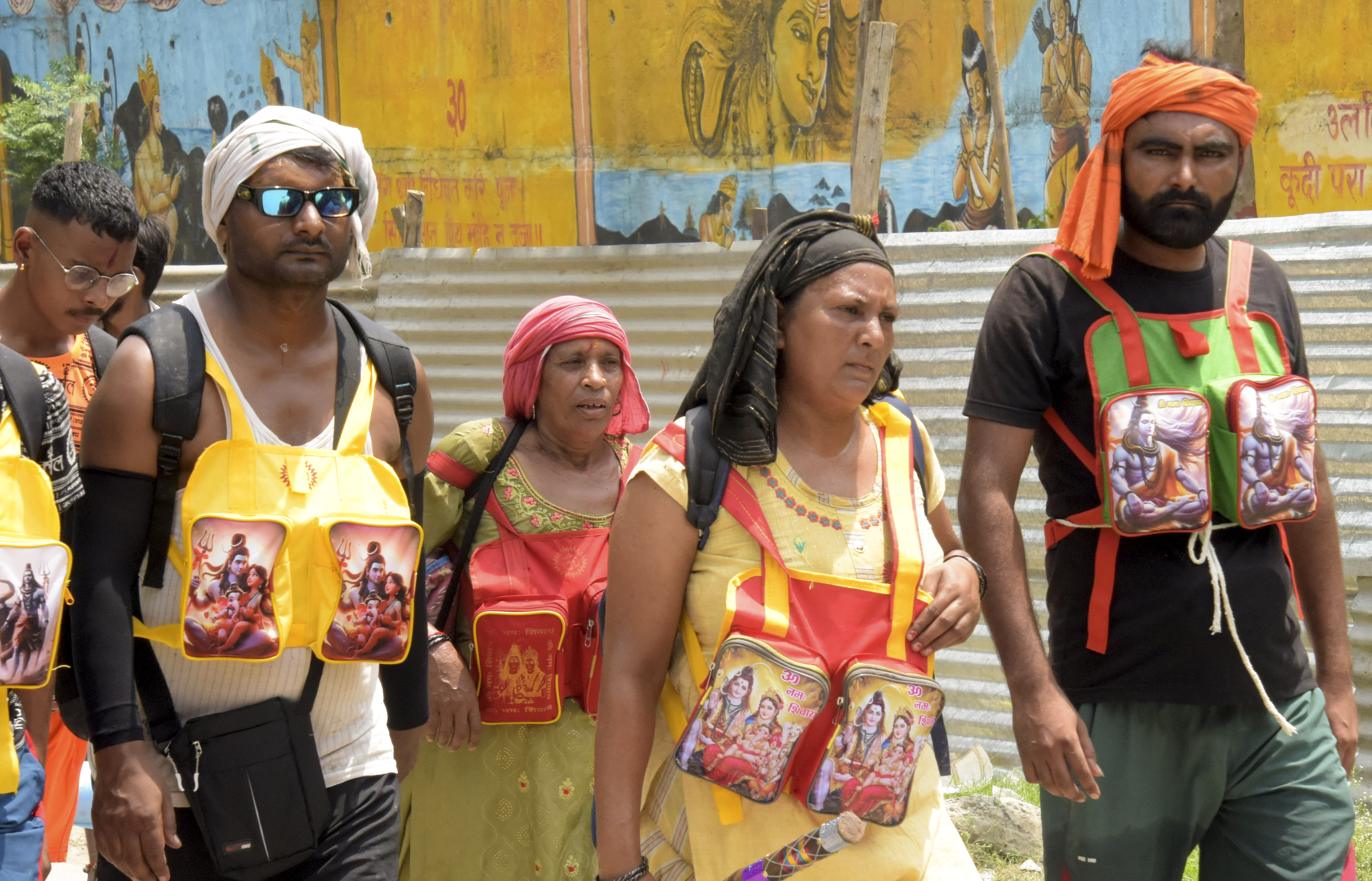 https://salarnews.in/public/uploads/images/newsimages/maannewsimage26072024_145535_kanwar yatra.jpg